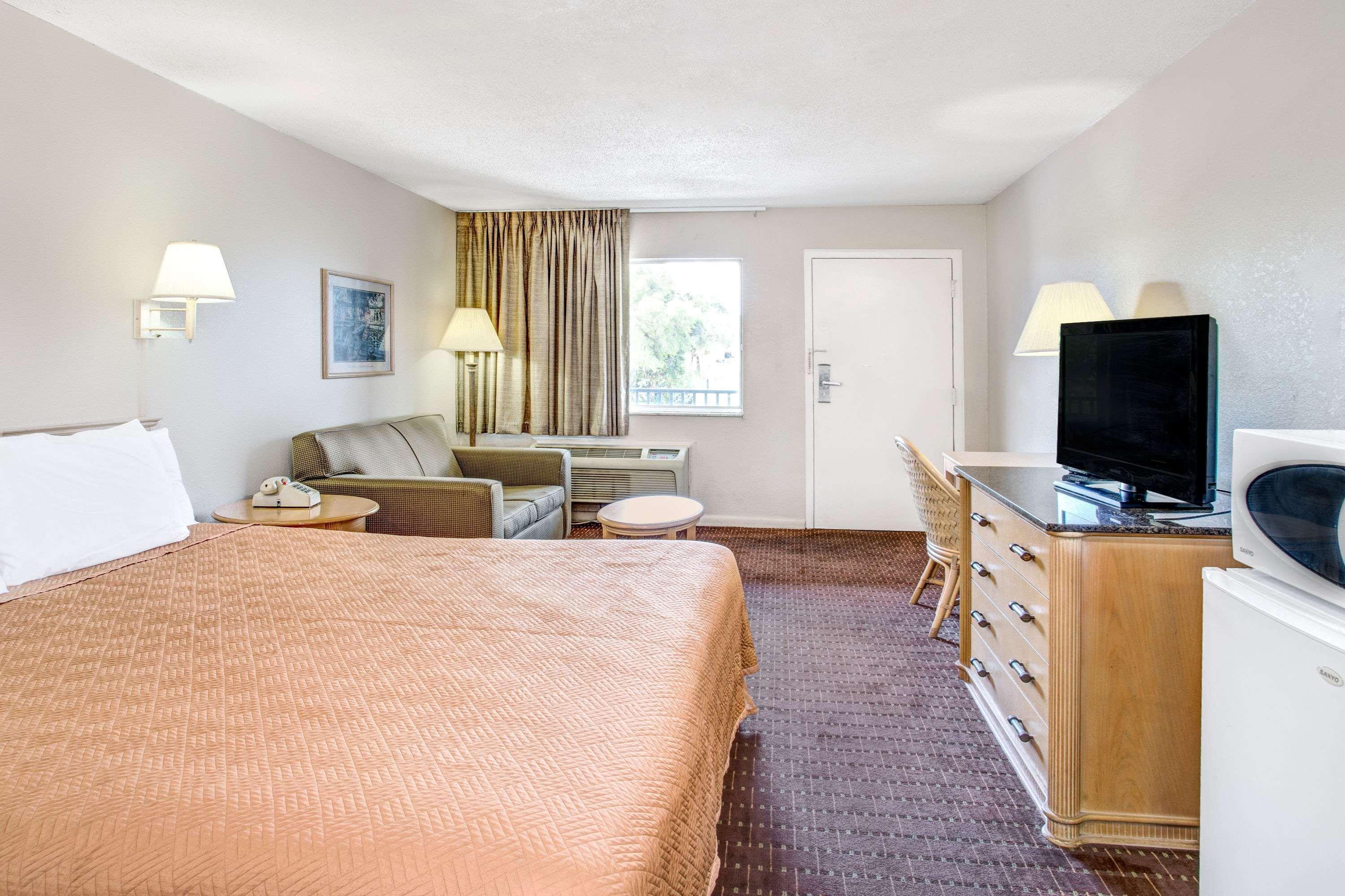 Motel Super 8 By Wyndham Kissimmee Esterno foto