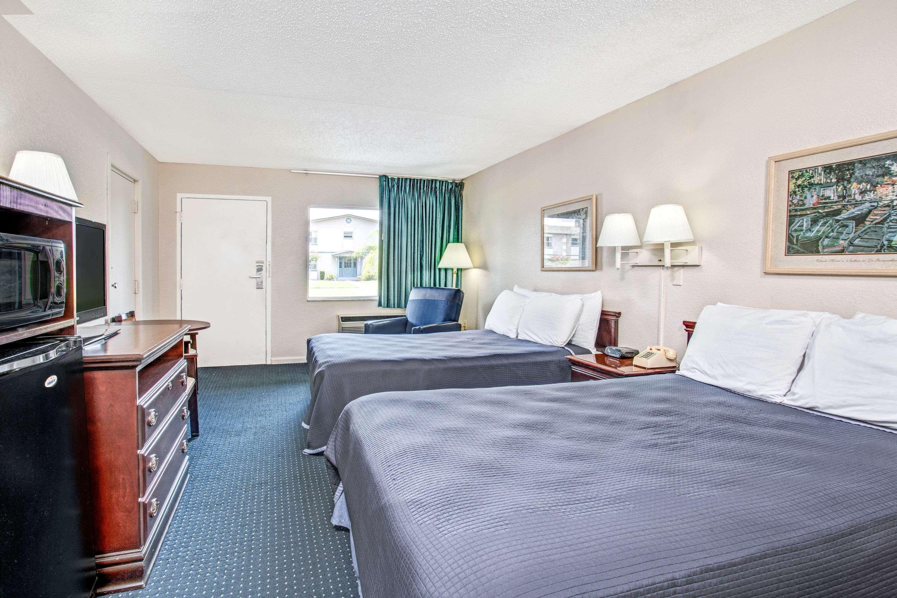 Motel Super 8 By Wyndham Kissimmee Esterno foto